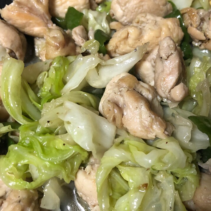 パパッと炒めて♪鶏キャベツ丼